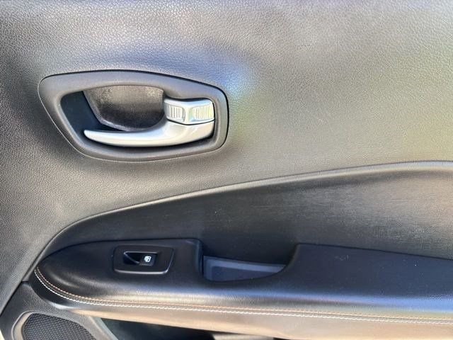 Used 2018 Jeep Compass Latitude w/ Cold Weather Group image 35