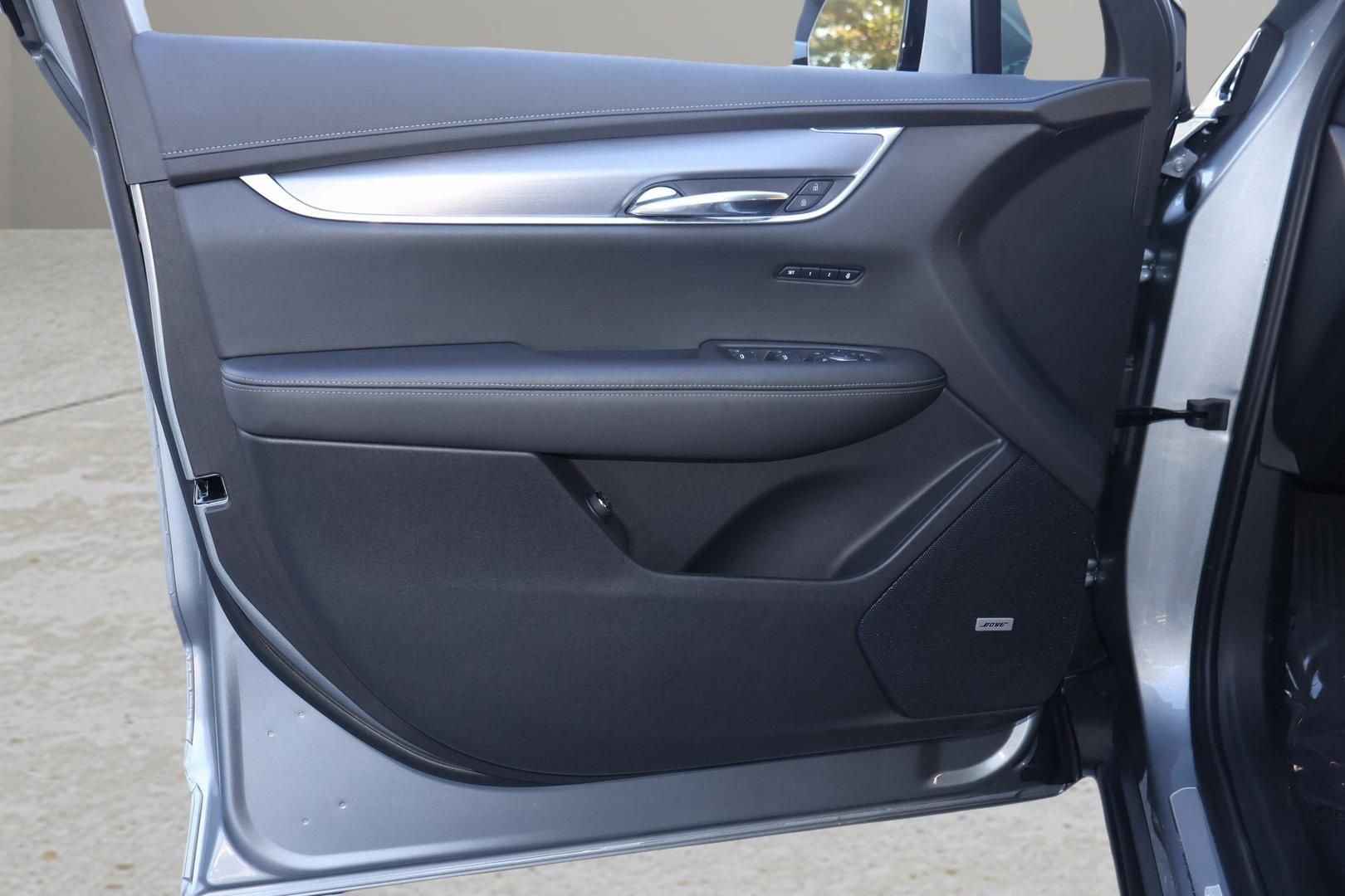 New 2025 Cadillac XT6 Luxury FWD image 10