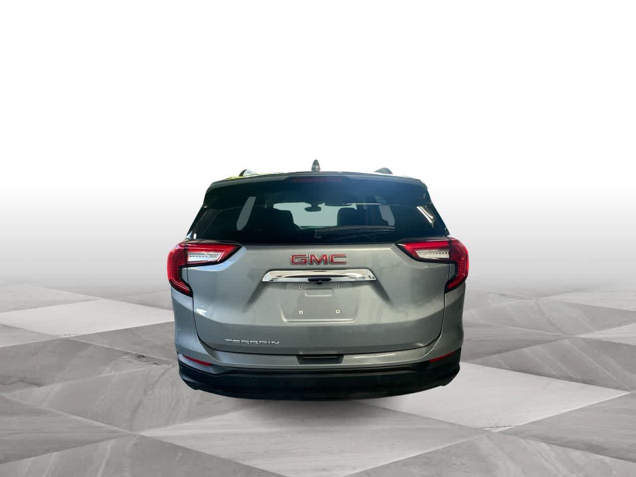 Used 2024 GMC Terrain SLE w/ Driver Convenience Package FWD image 7