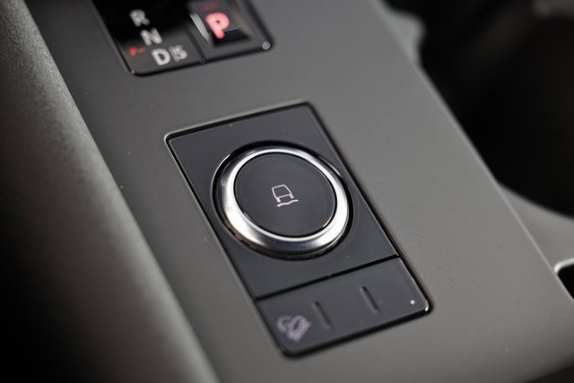 New 2025 Land Rover Discovery Metropolitan Edition image 48