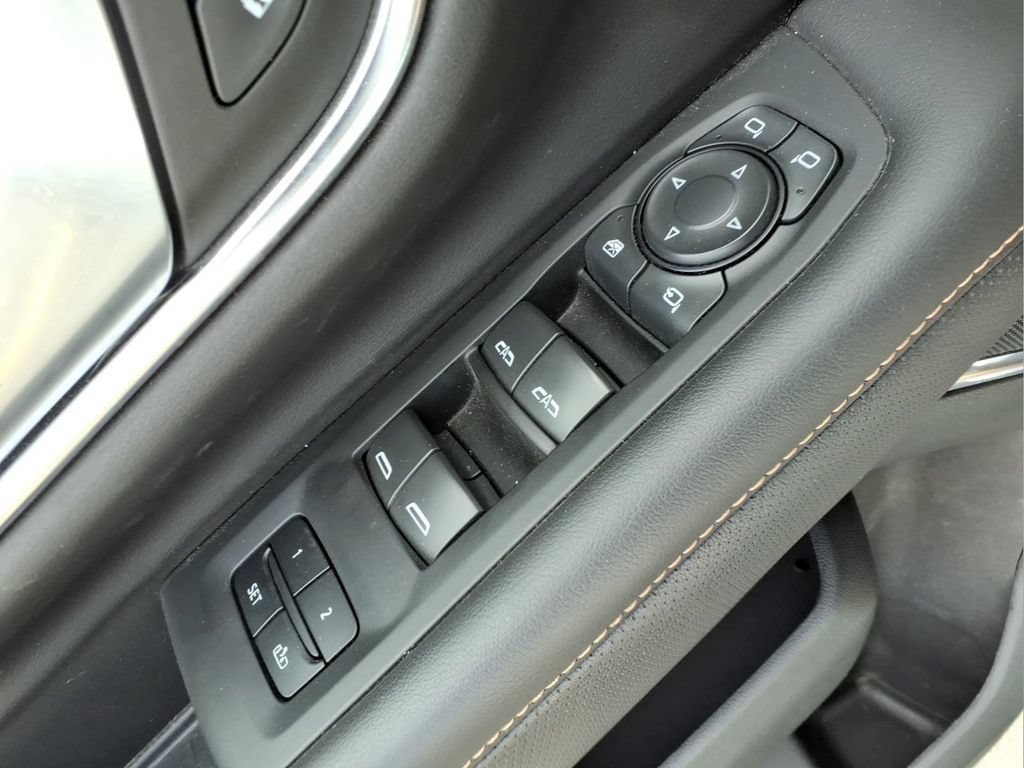 Used 2022 GMC Yukon XL AT4 AWD/4WD image 17