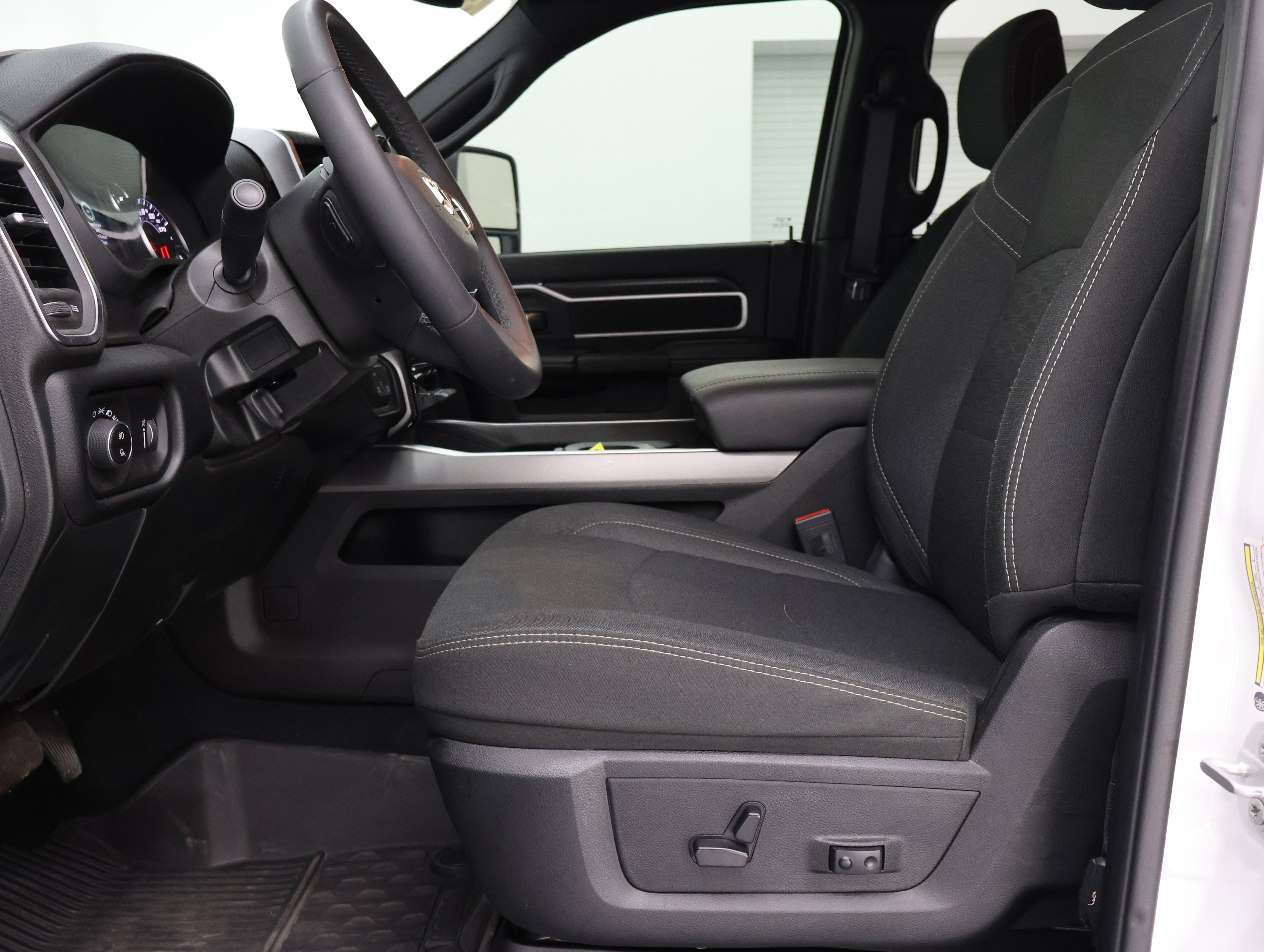 Used 2025 RAM 2500 Big Horn AWD/4WD image 8