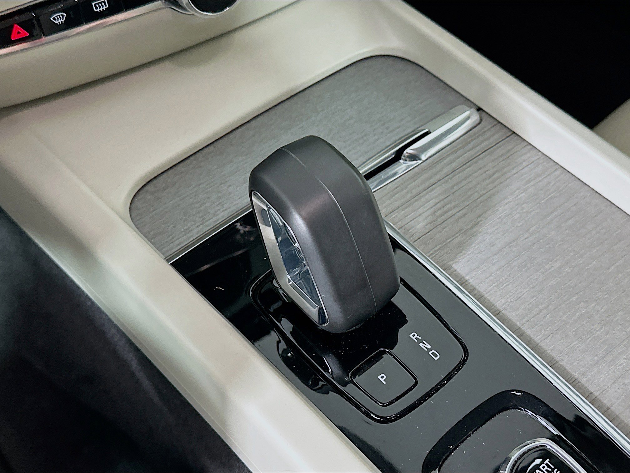 Used 2024 Volvo S60 B5 Plus image 25