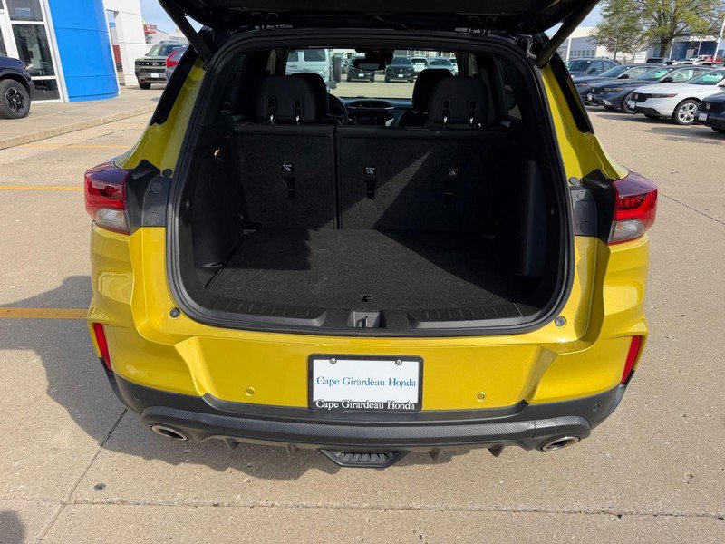 Used 2023 Chevrolet TrailBlazer RS w/ Sun and Liftgate Package FWD image 4