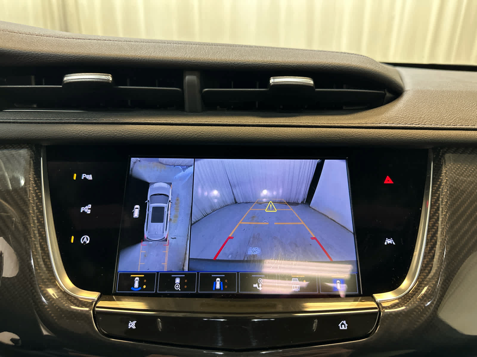 Used 2024 Cadillac XT6 Sport w/ Technology Package AWD/4WD image 18