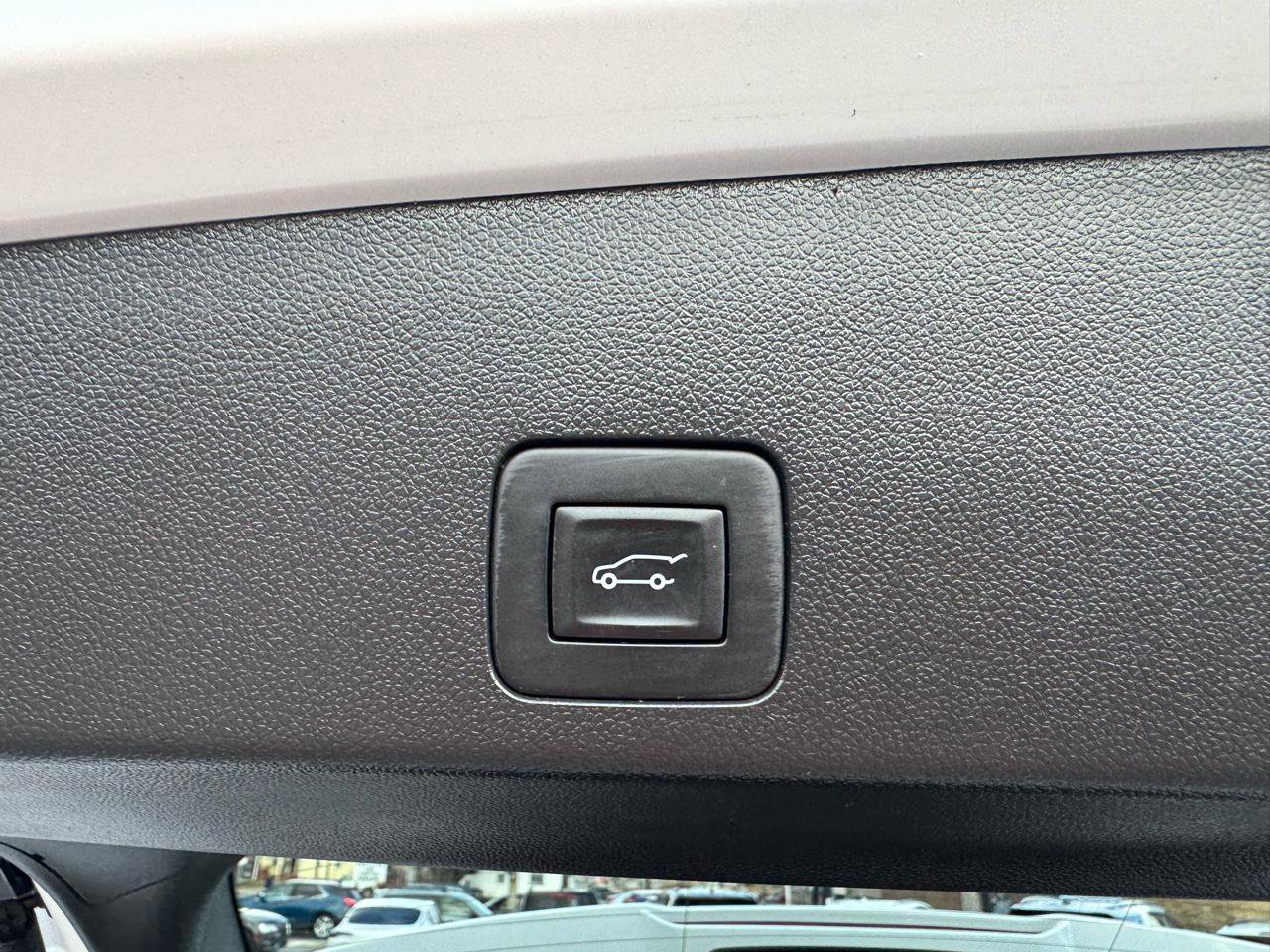 Used 2025 Buick Encore GX Avenir w/ Avenir Technology Package AWD/4WD image 32