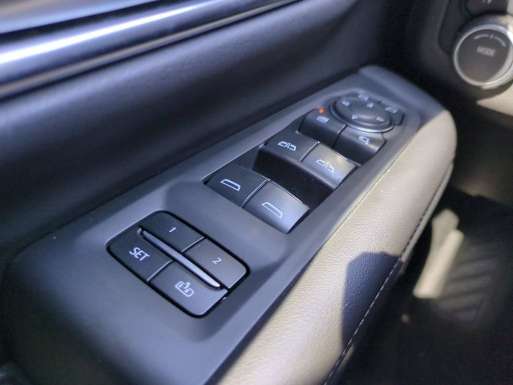 Used 2022 Chevrolet Suburban High Country AWD/4WD image 29
