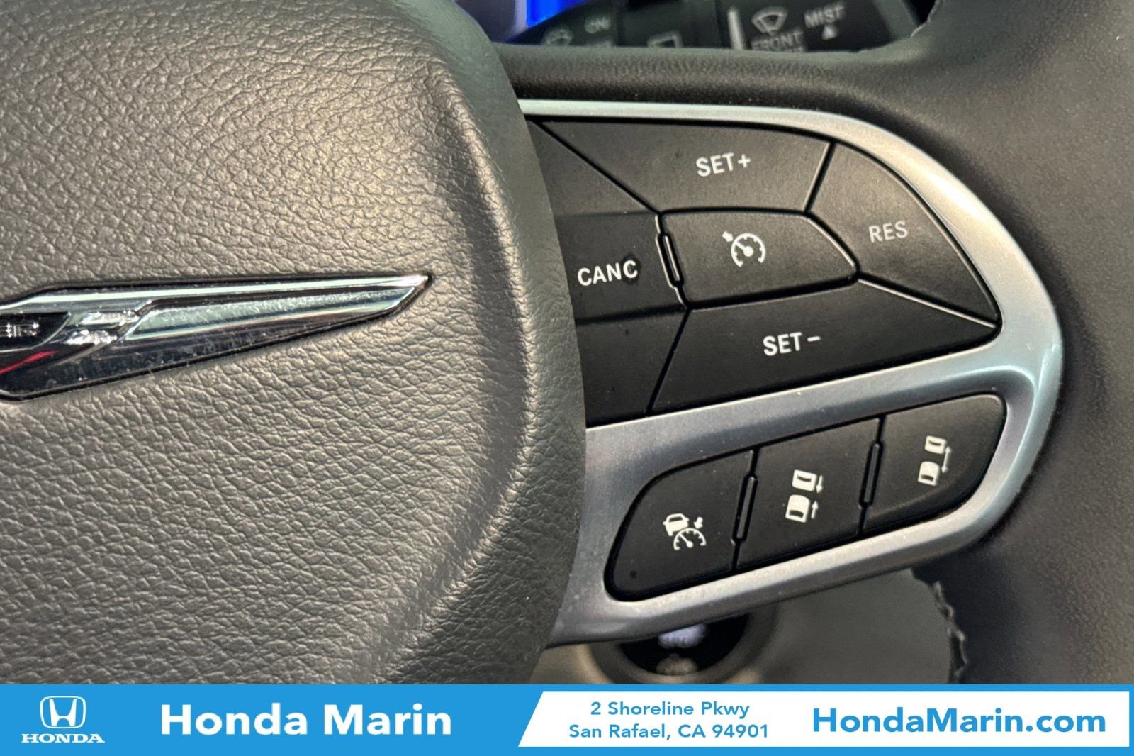 Used 2023 Chrysler Pacifica Limited image 32