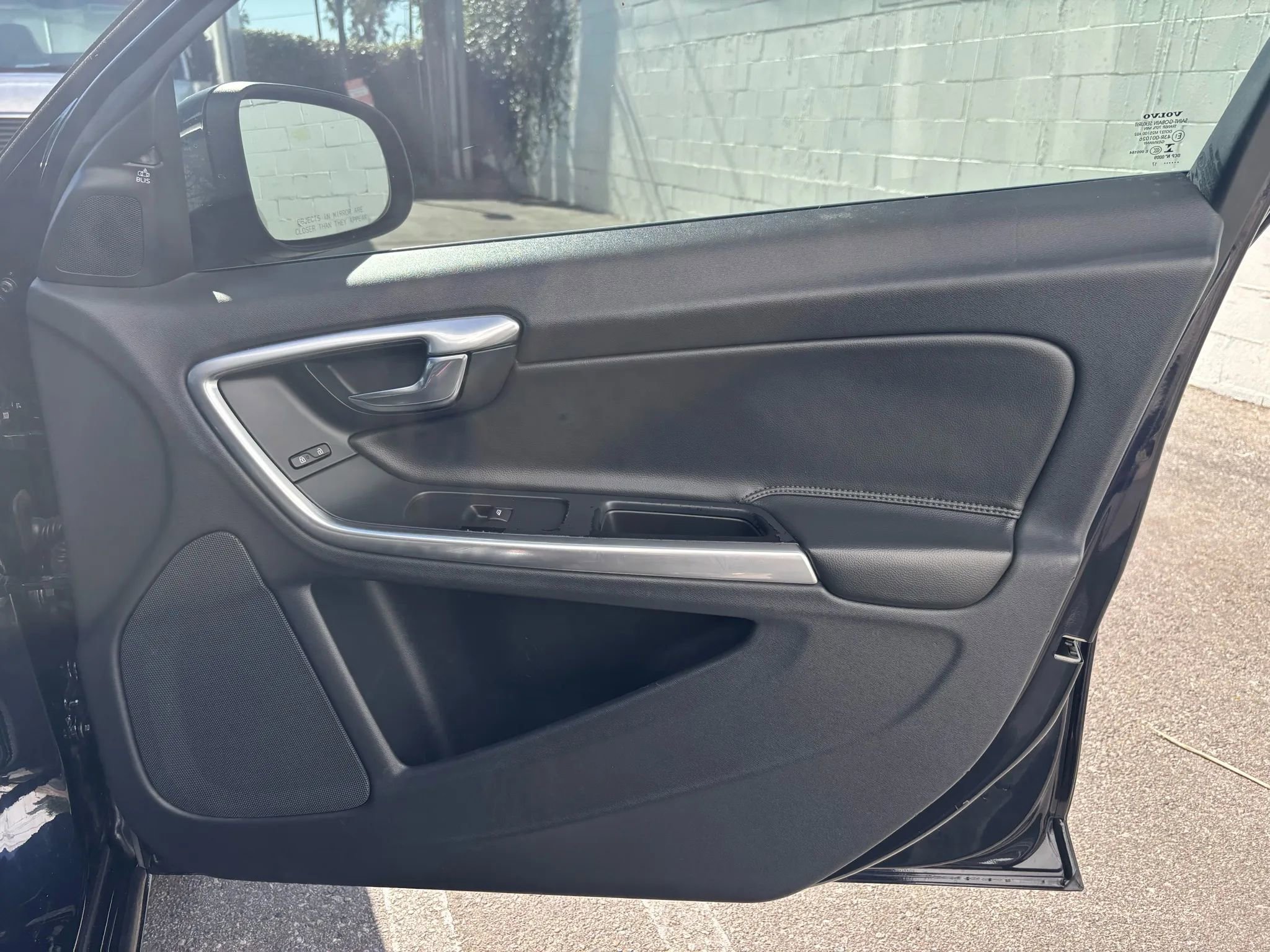 Used 2017 Volvo V60 T5 Premier w/ Convenience Package image 25