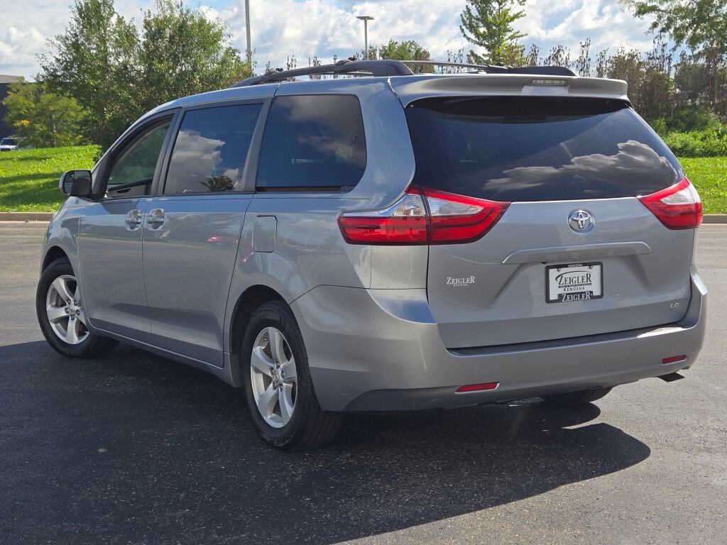 Used 2015 Toyota Sienna LE FWD image 11