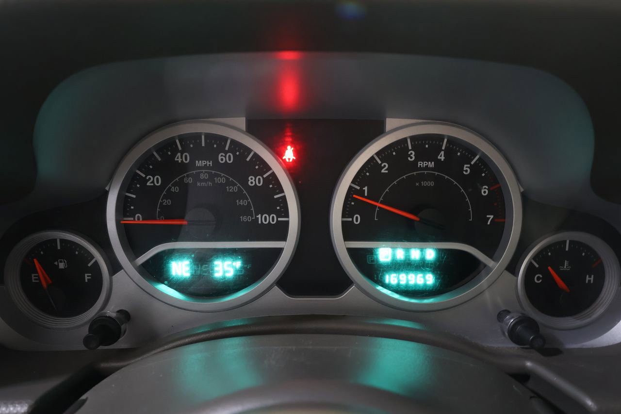 Used 2007 Jeep Wrangler Unlimited Sahara w/ Dual Top Group image 8