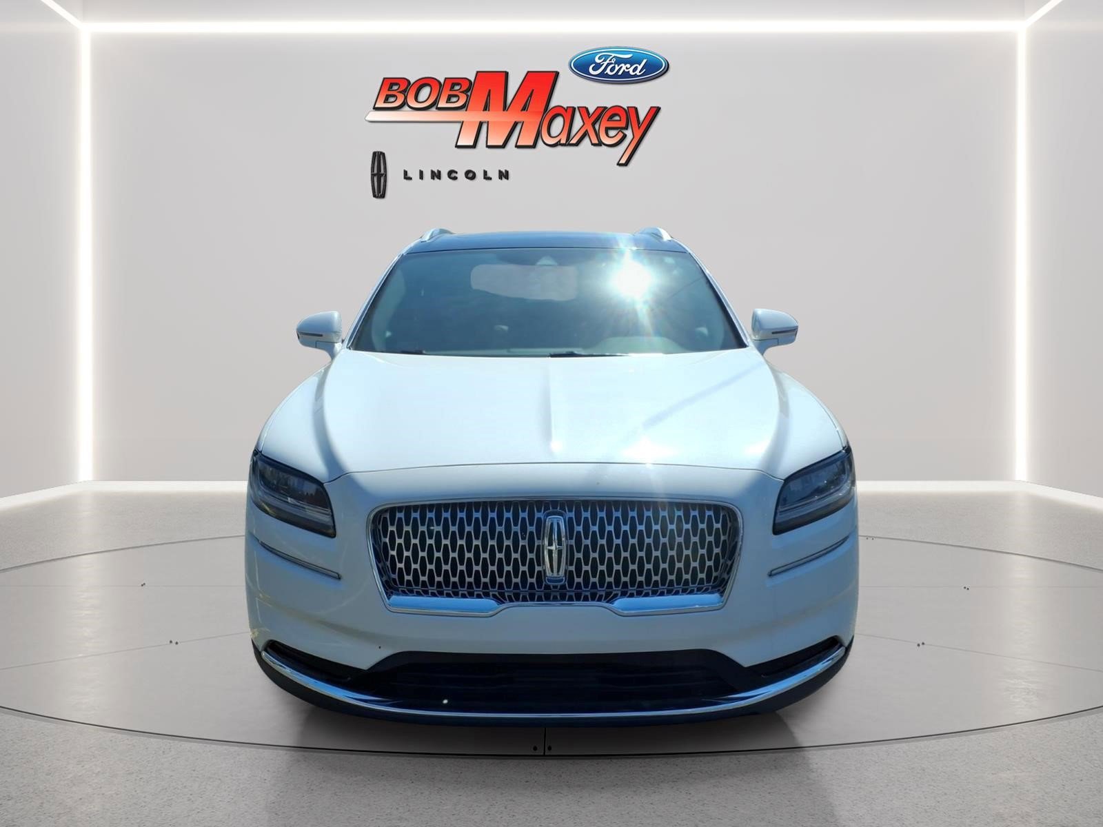 Used 2022 Lincoln Nautilus Reserve AWD/4WD image 2
