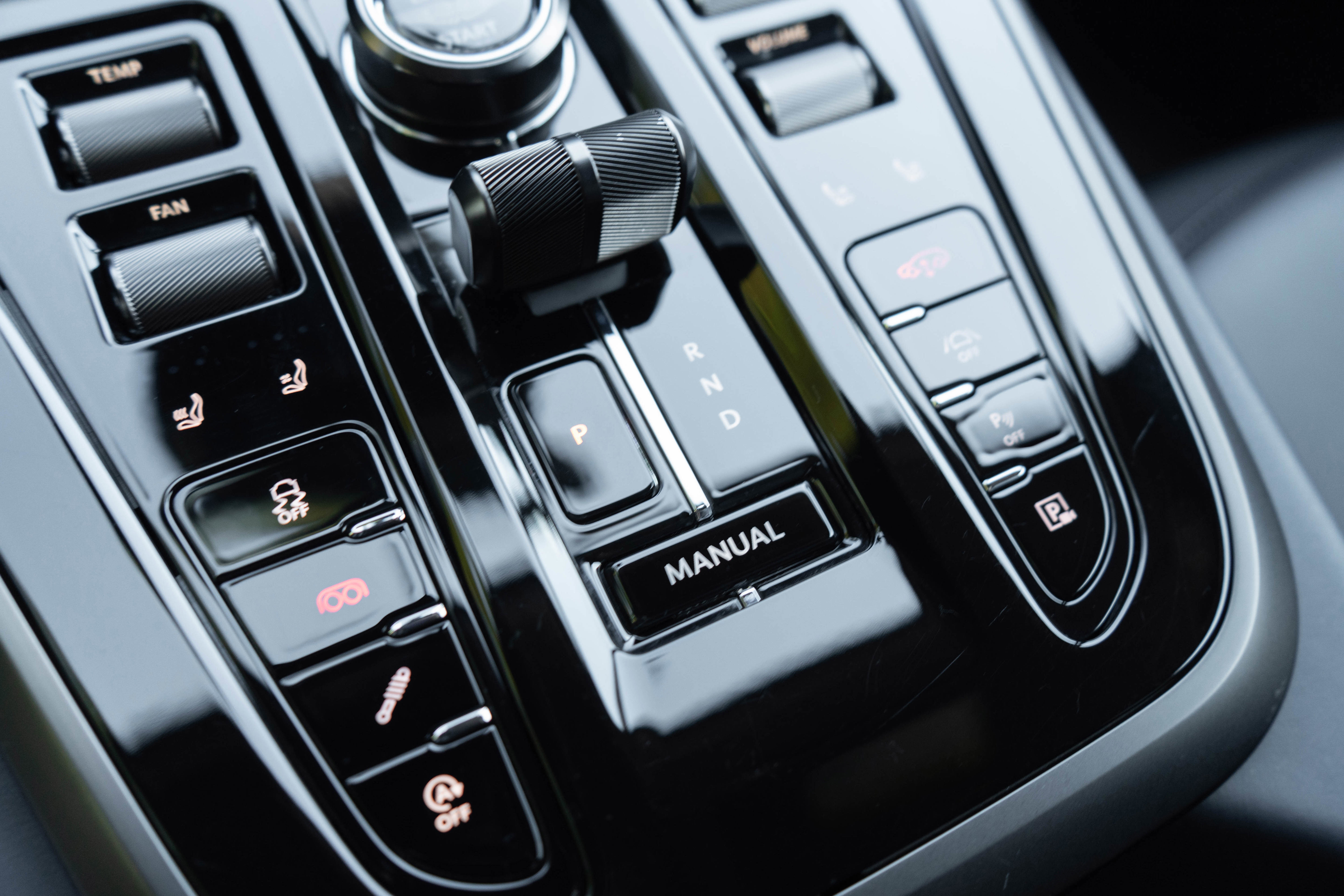 Used 2025 Aston Martin DBX 707 image 27