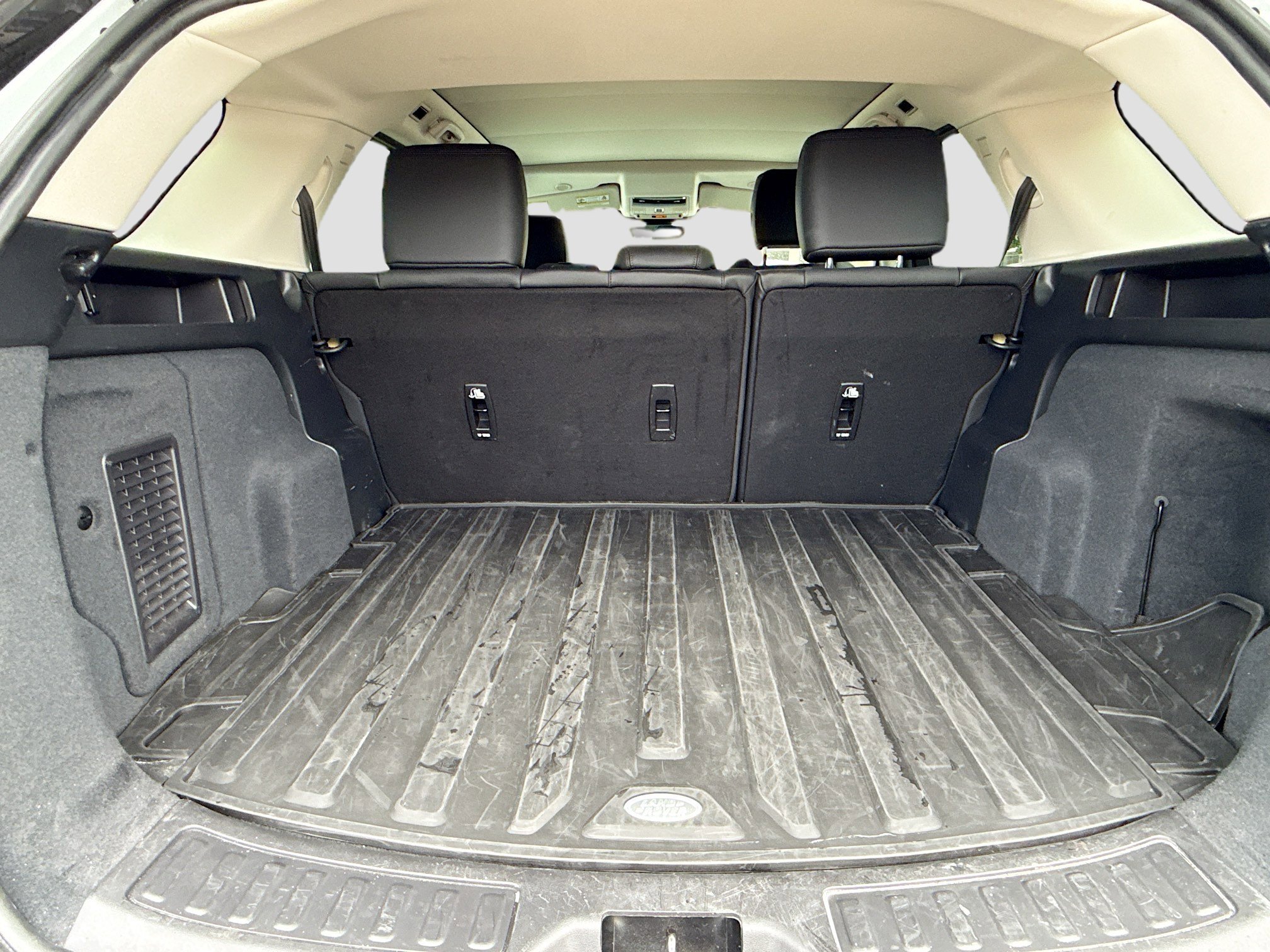 Certified 2025 Land Rover Discovery Sport S image 11