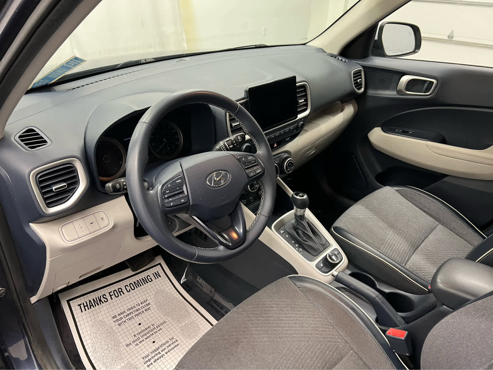 Used 2021 Hyundai Venue image 15