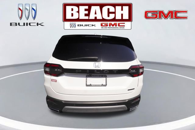 Used 2025 Honda Pilot Touring image 4