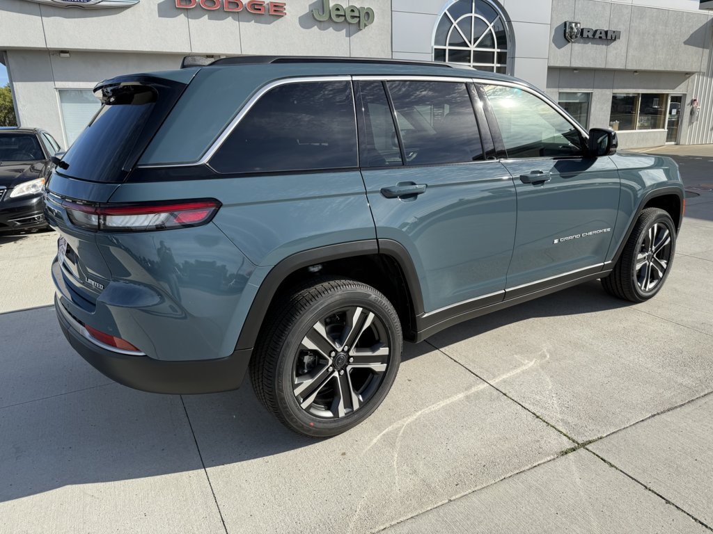 New 2027 Jeep Grand Cherokee Limited w/ Trailer Tow Package AWD/4WD image 8