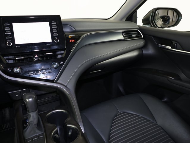 Used 2024 Toyota Camry SE image 11
