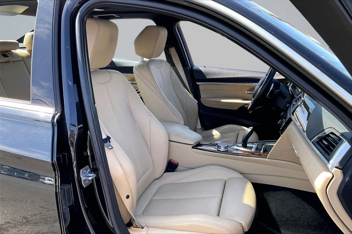 Used 2018 BMW 330e w/ Convenience Package RWD image 7