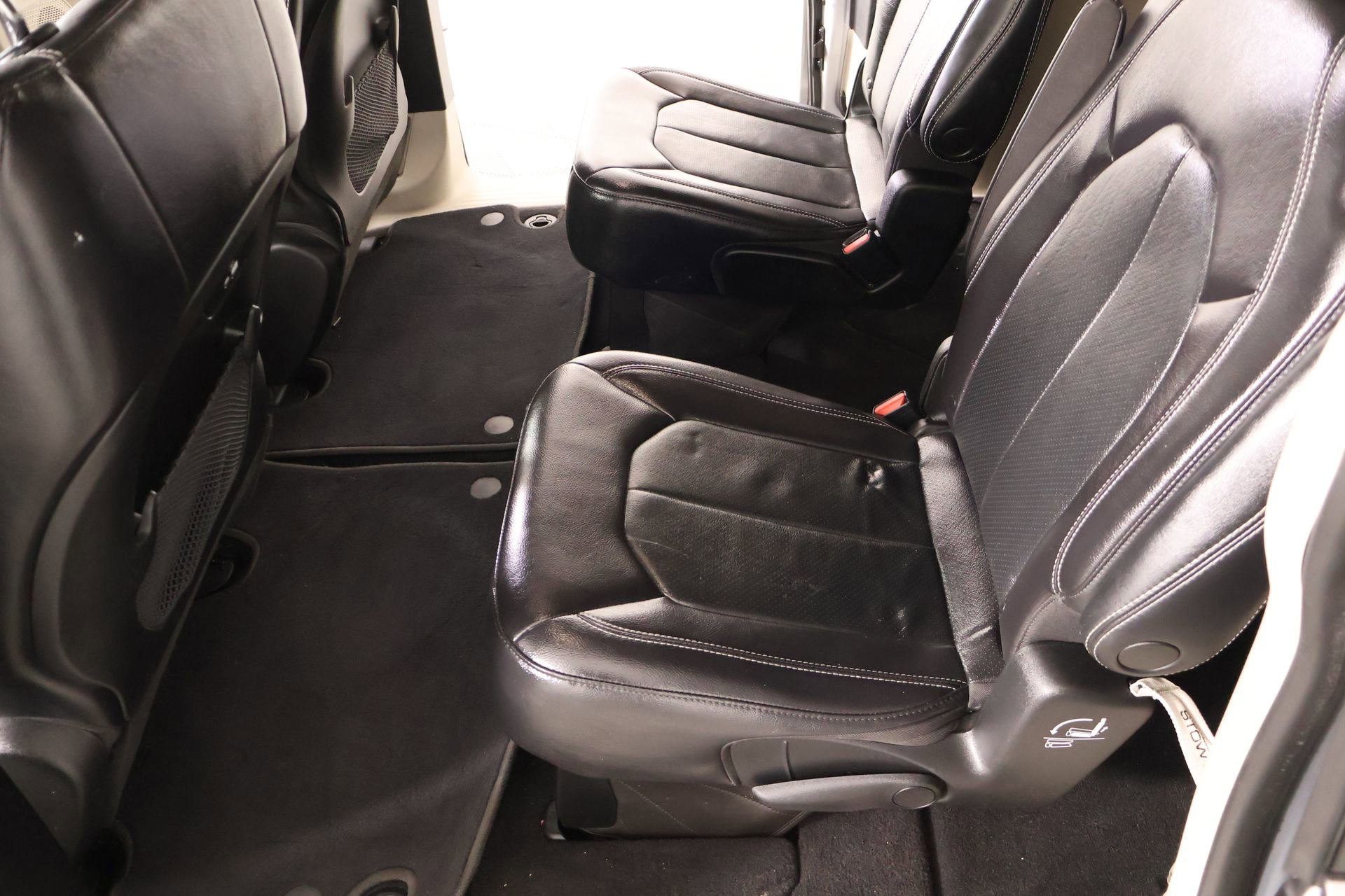 Used 2022 Chrysler Pacifica Touring-L image 12