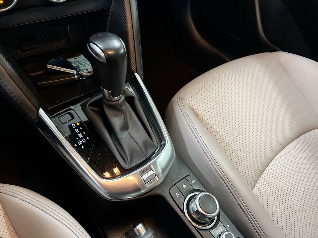 Used 2019 Toyota Yaris XLE image 17