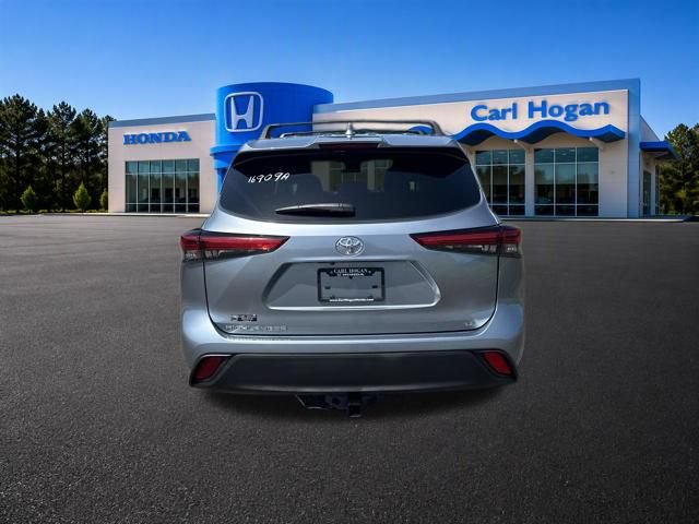 Used 2021 Toyota Highlander LE FWD image 9