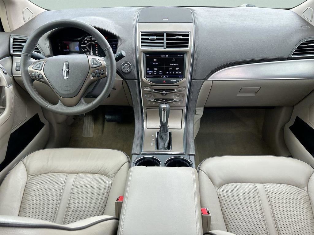 Used 2013 Lincoln MKX FWD image 17