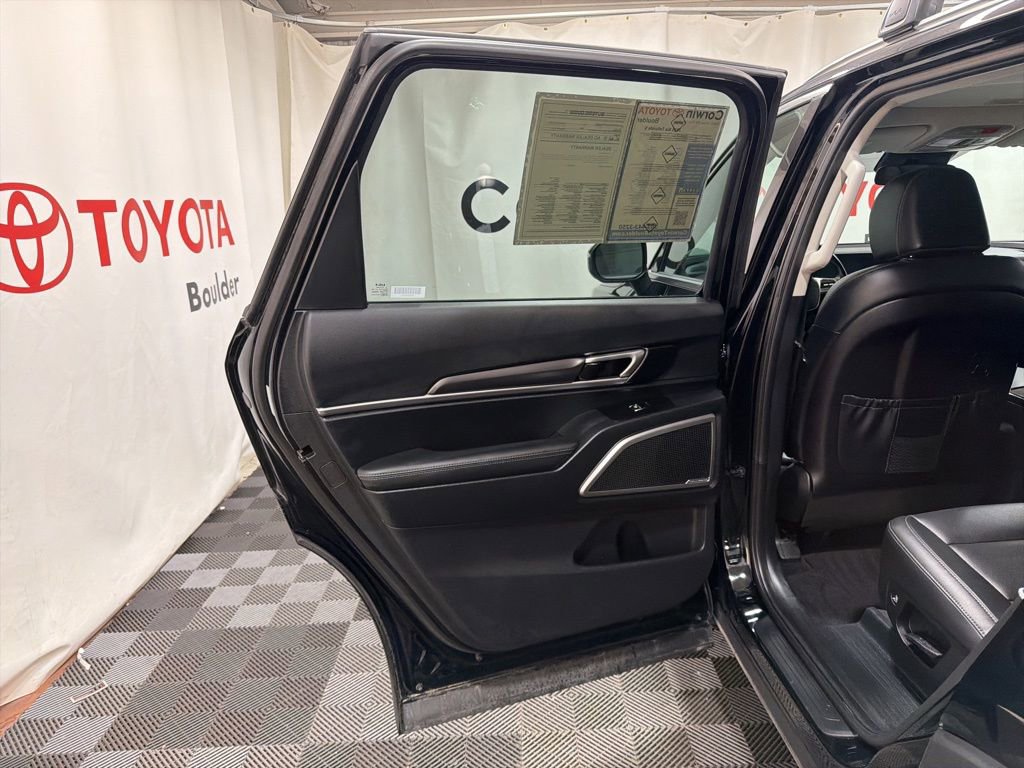 Used 2025 Kia Telluride S AWD/4WD image 19