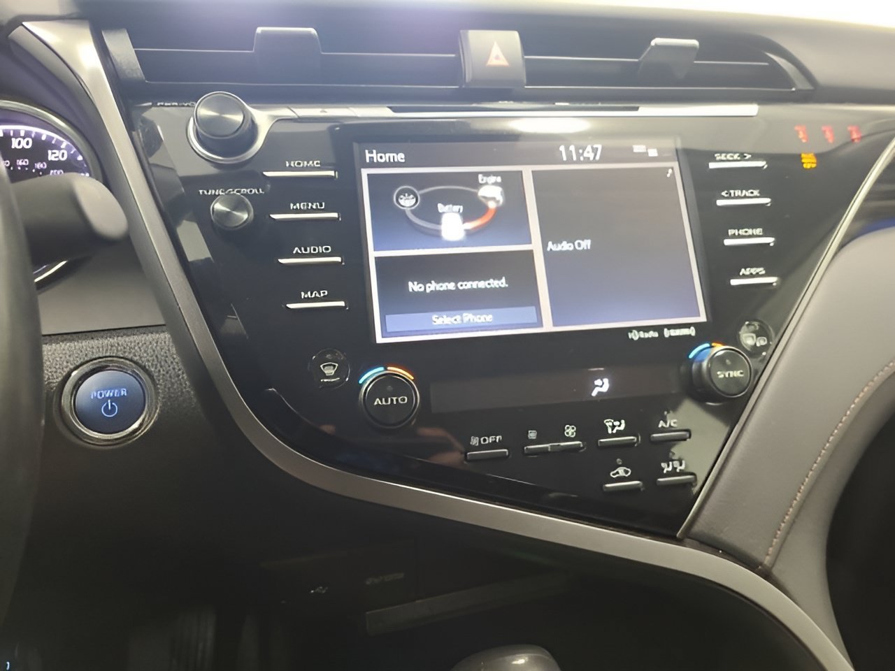 Used 2020 Toyota Camry XLE FWD image 28