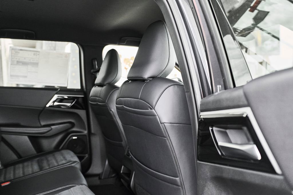 New 2026 Mitsubishi Outlander LE FWD image 12
