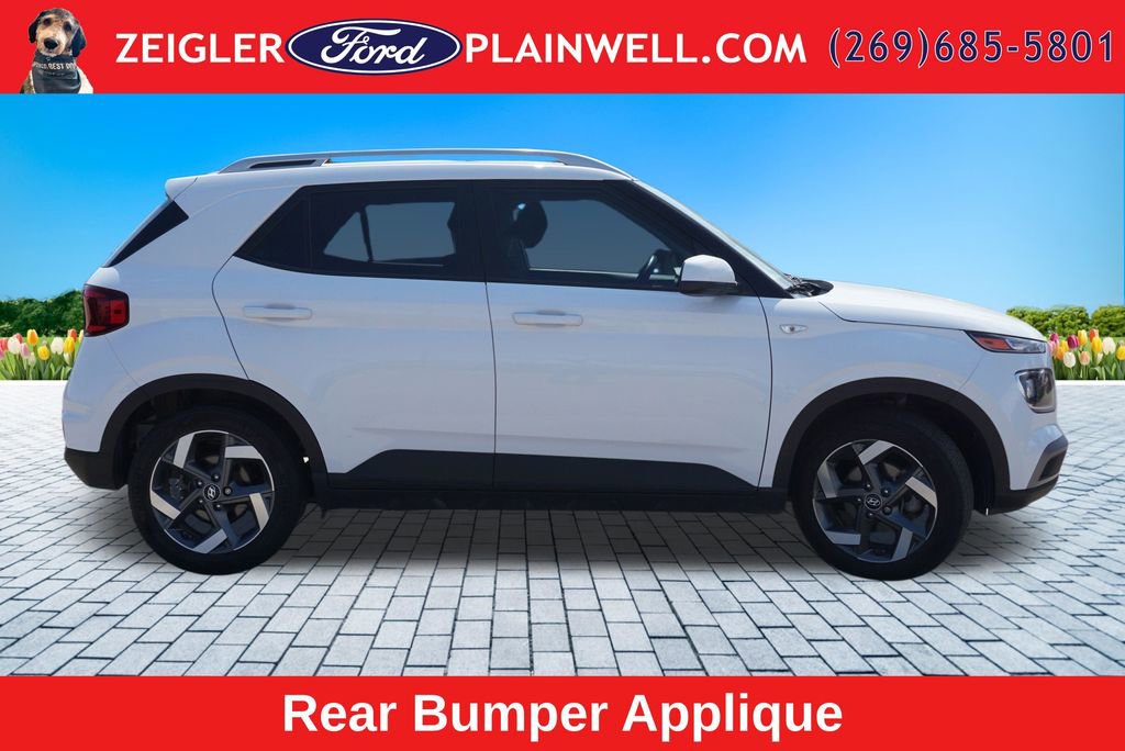 Used 2022 Hyundai Venue SEL FWD image 6