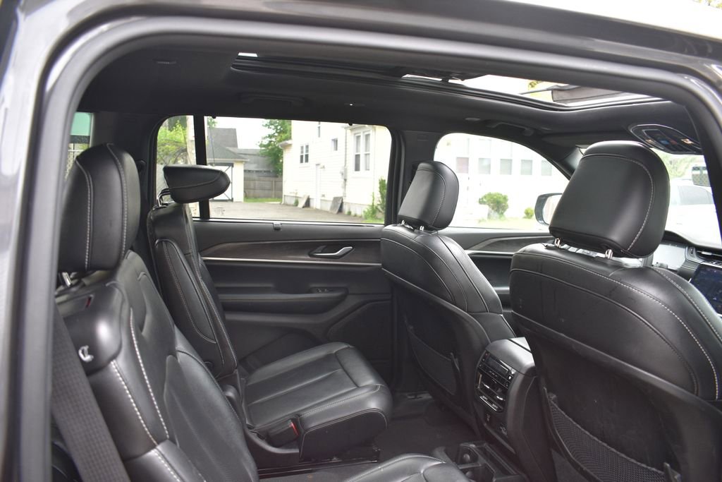 Used 2024 Jeep Grand Cherokee L Limited w/ Luxury Tech Group II AWD/4WD image 26