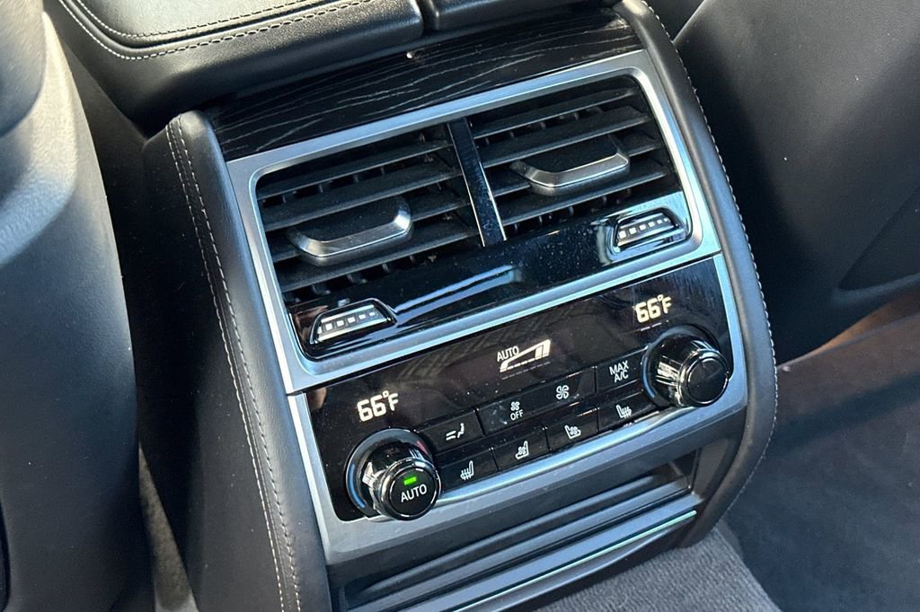 Used 2022 BMW ALPINA B7 xDrive w/ Luxury Rear Seating Package AWD/4WD image 13