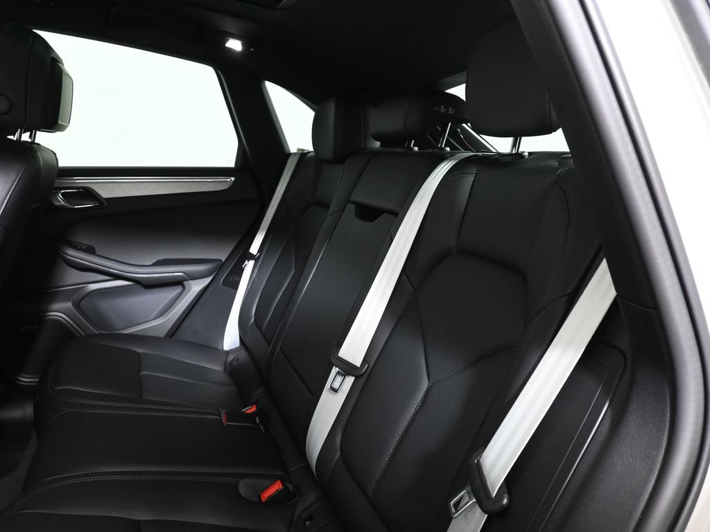 New 2026 Porsche Macan AWD/4WD image 38