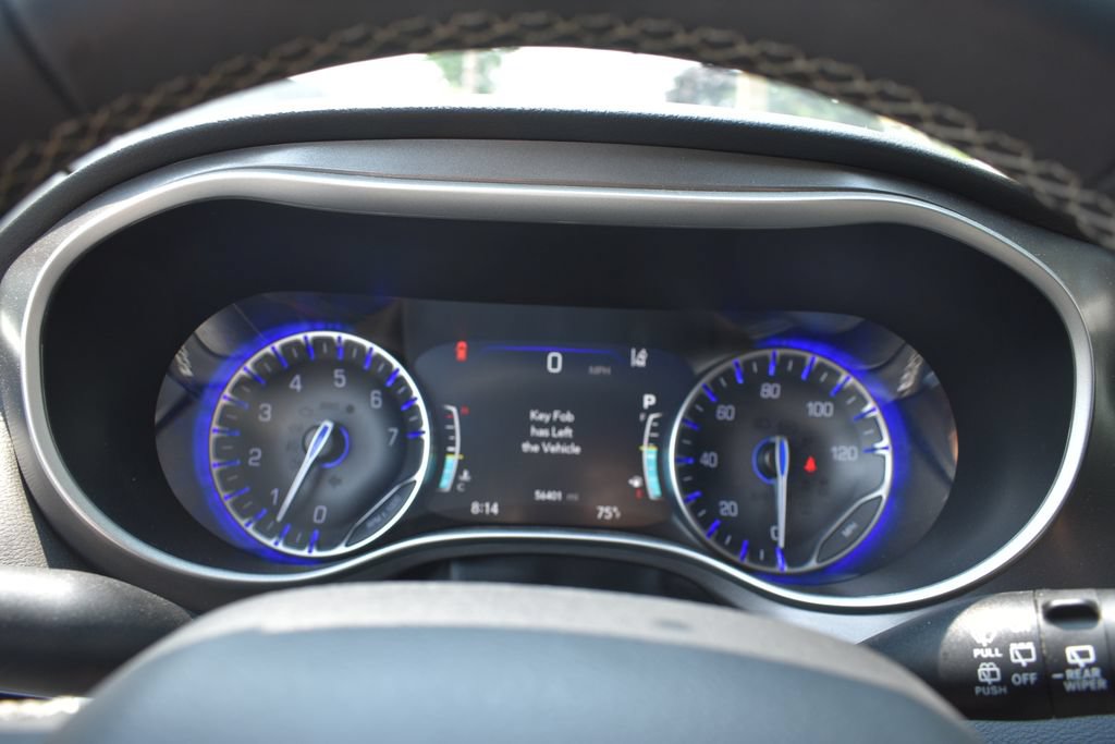 Used 2024 Chrysler Pacifica Touring-L FWD image 16