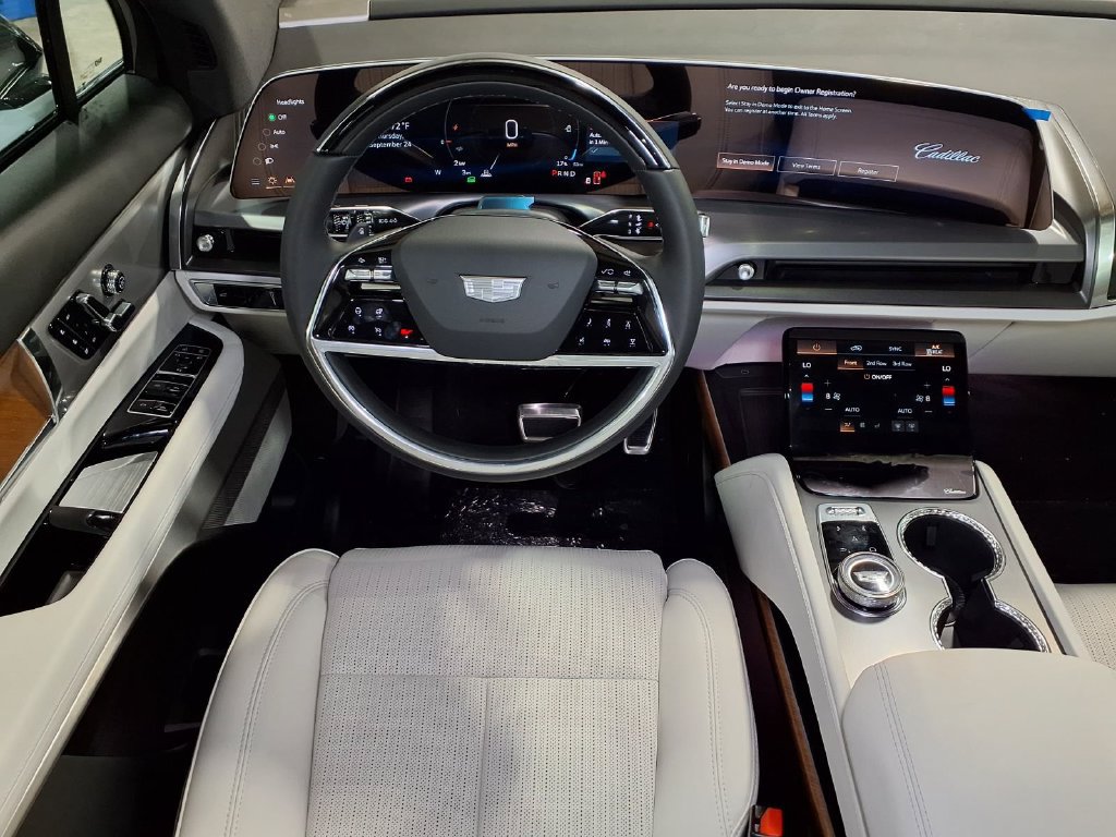 New 2027 Cadillac Vistiq Luxury AWD/4WD image 13