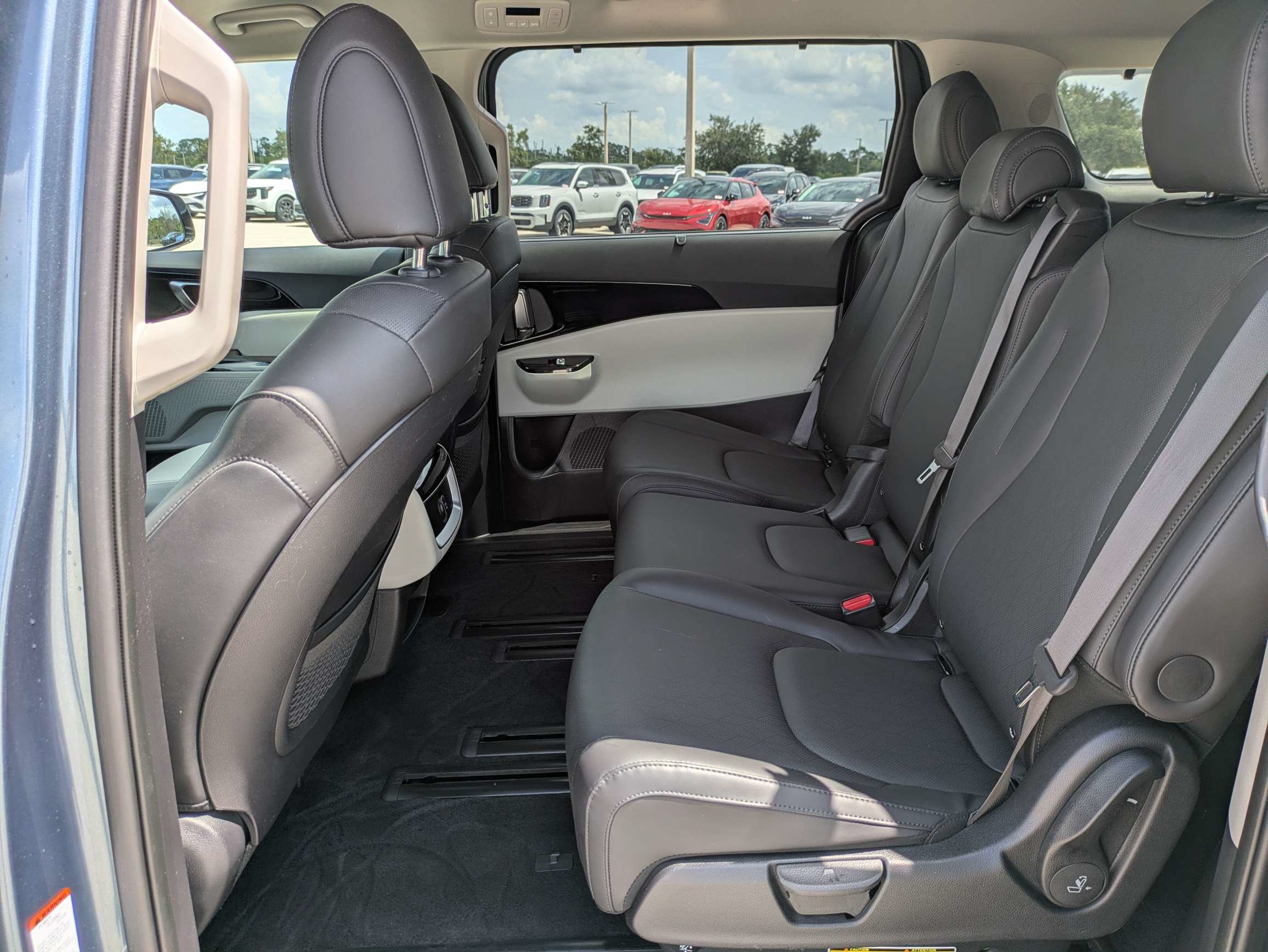 Certified 2024 Kia Carnival EX FWD image 15