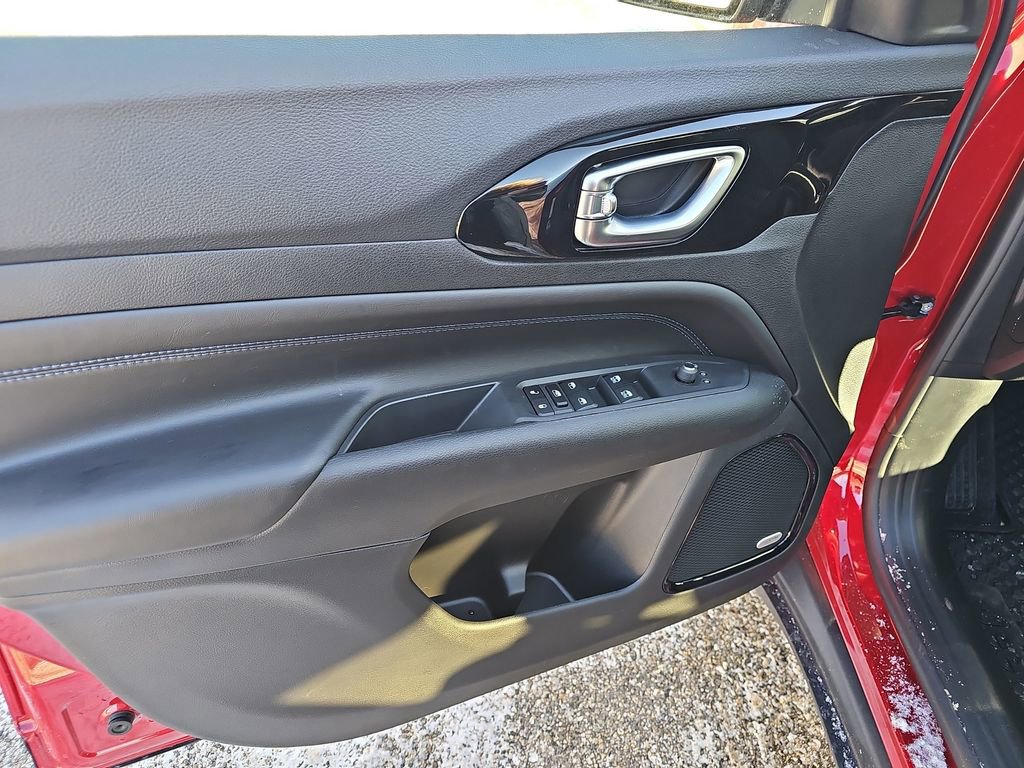 New 2026 Jeep Compass Latitude w/ Sun and Sound Group image 12