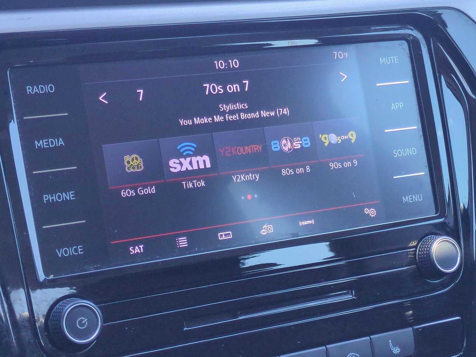 Used 2022 Volkswagen Passat 2.0T SE image 13