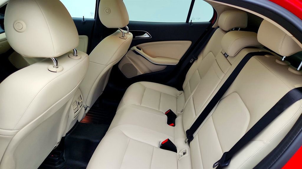 Used 2019 Mercedes-Benz GLA 250 4MATIC w/ Premium Package image 19