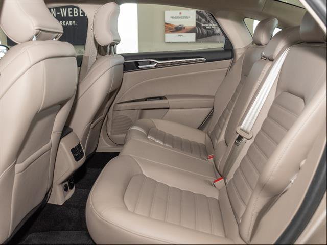 Used 2017 Ford Fusion SE w/ Fusion SE Technology Package image 18