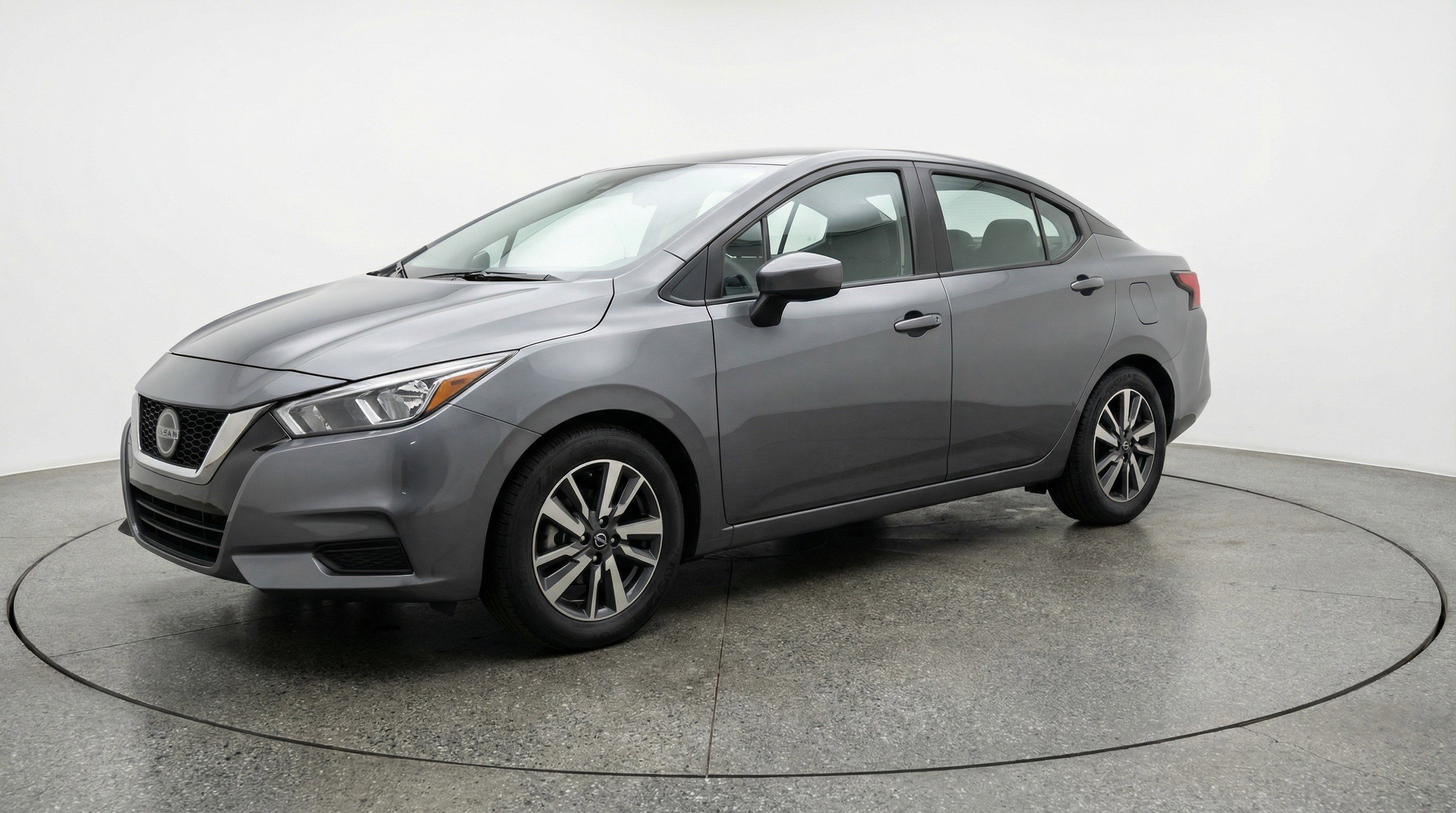 Used 2025 Nissan Versa SV image 3