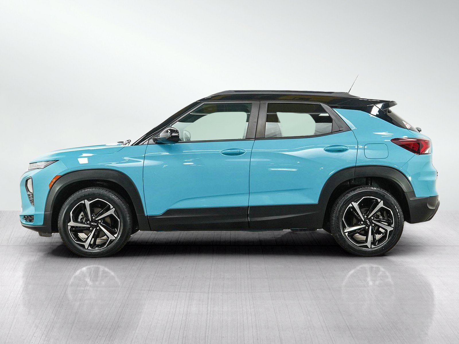 Used 2021 Chevrolet TrailBlazer RS w/ Technology Package AWD/4WD image 2