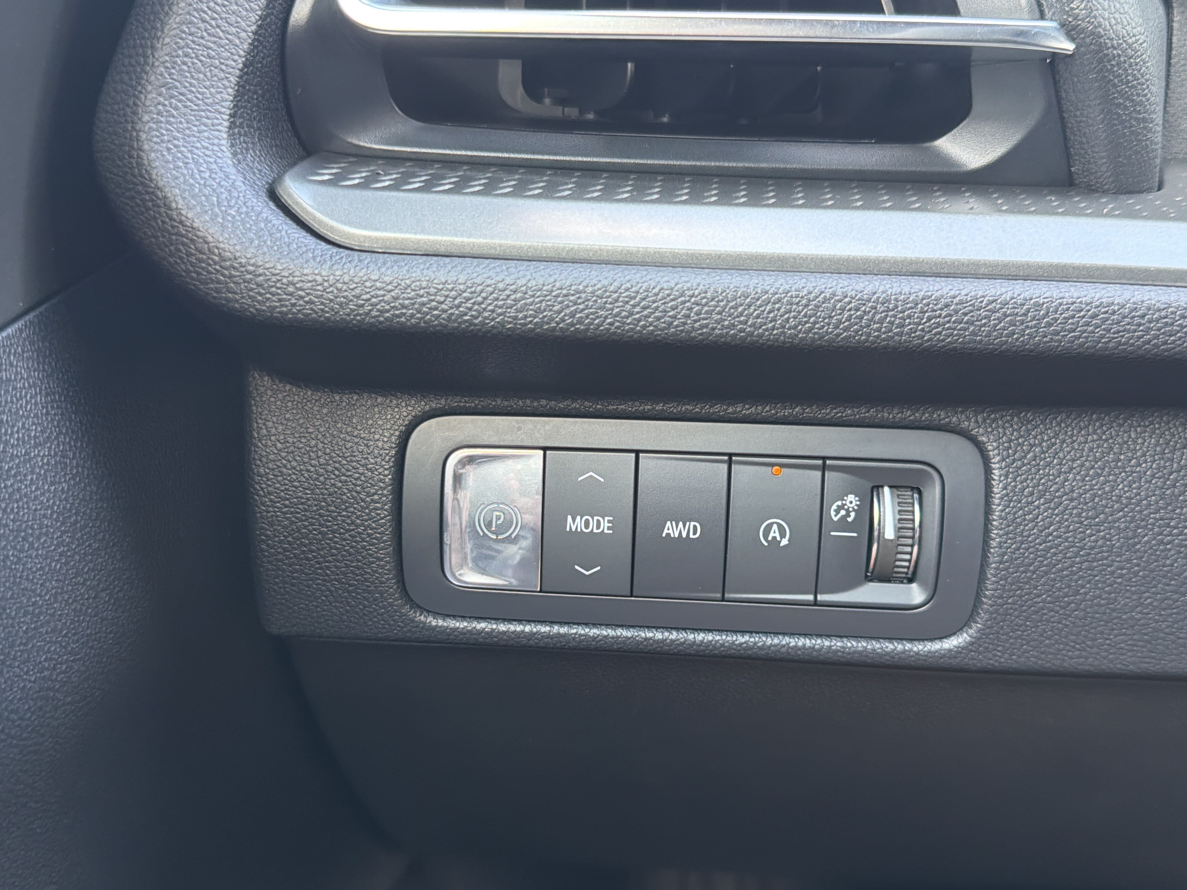 Used 2025 Chevrolet Traverse LT AWD/4WD image 13