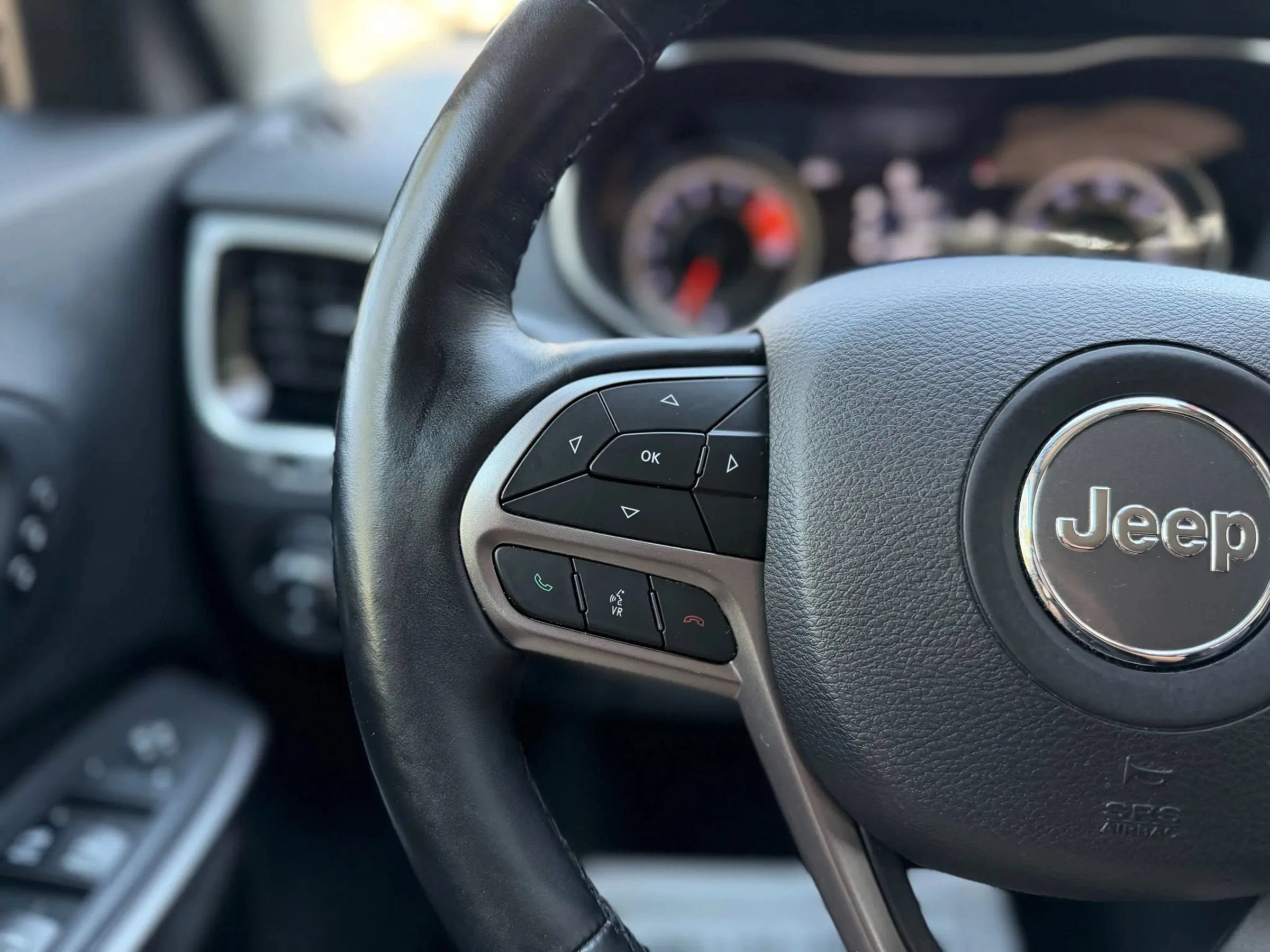 Used 2019 Jeep Cherokee Limited AWD/4WD image 23