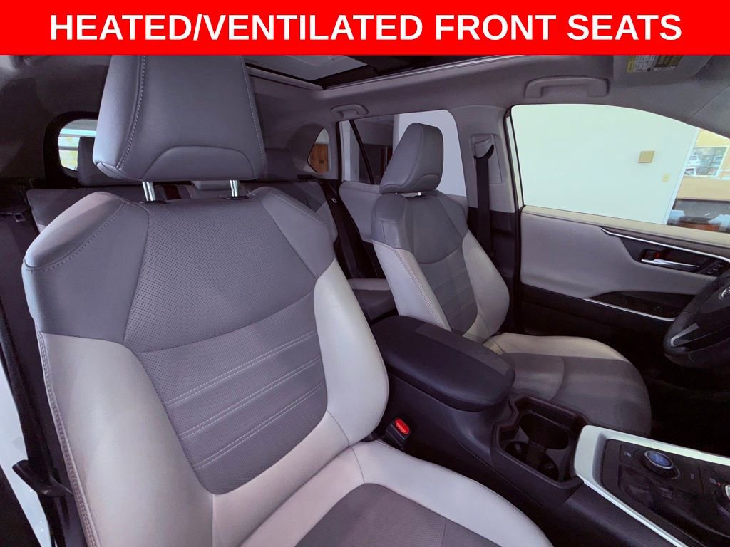 Used 2020 Toyota RAV4 Limited image 15