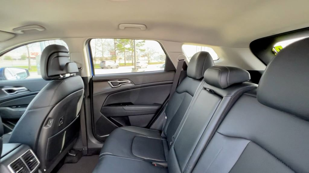 Used 2023 Kia Sportage EX image 35