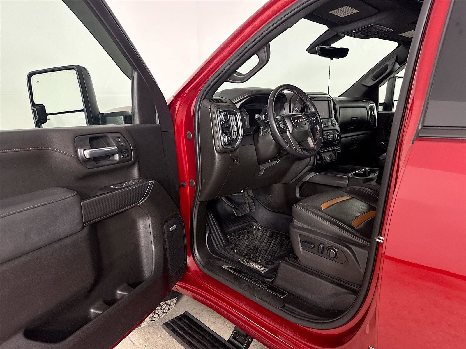 Used 2022 GMC Sierra 2500 AT4 w/ AT4 Premium Plus Package AWD/4WD image 3