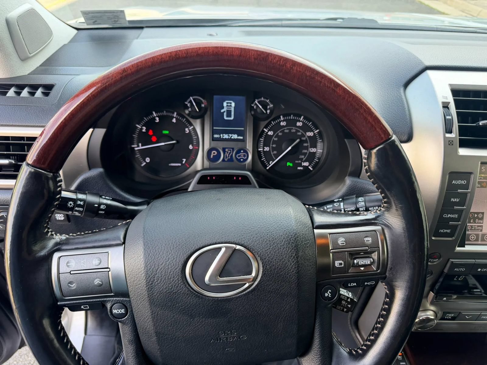 Used 2017 Lexus GX 460 Luxury AWD/4WD image 23