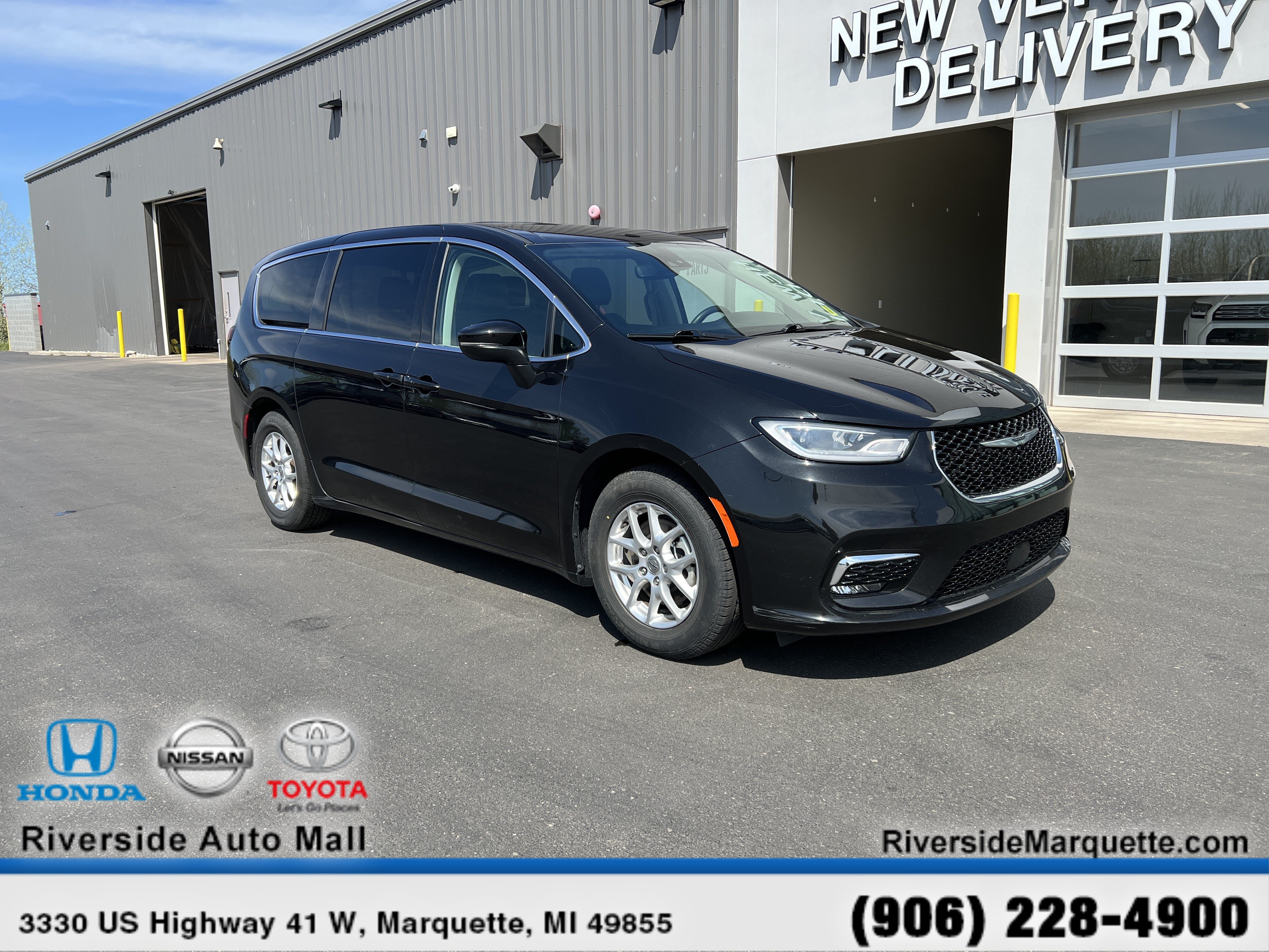 Used 2023 Chrysler Pacifica Touring-L